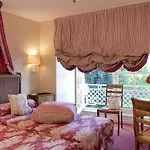 Chateau Colbert Hotel 3*