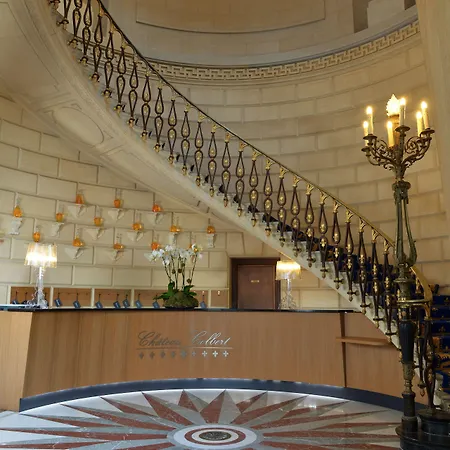 Отель Chateau Colbert