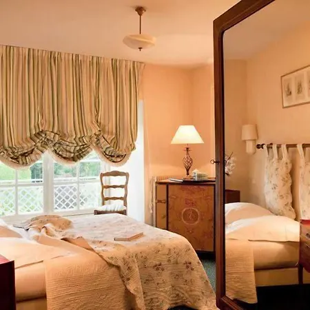 Chateau Colbert Отель Maulevrier