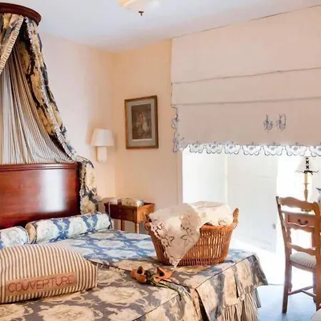 Chateau Colbert Hotel 3*