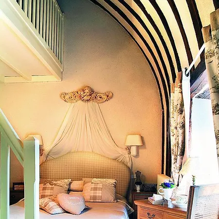Chateau Colbert מלון 3*