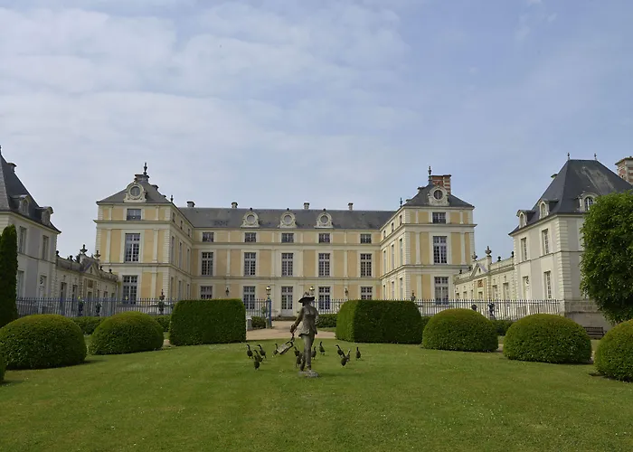 מלון Chateau Colbert 3*