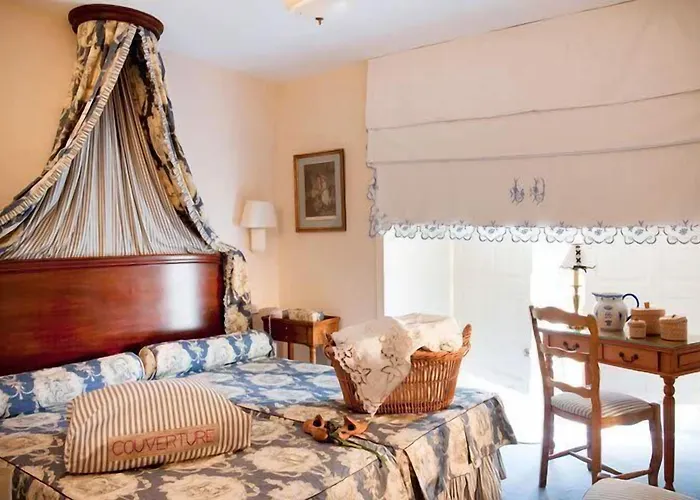 Chateau Colbert Szálloda 3*