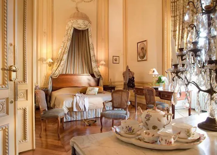 Chateau Colbert מלון