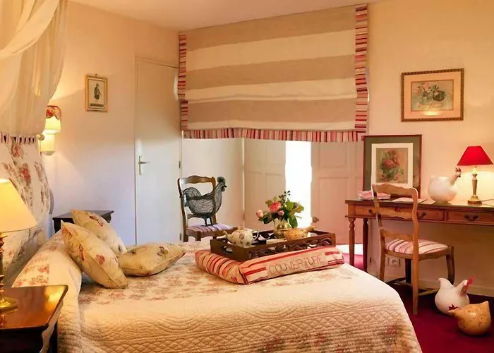 מלון Chateau Colbert 3*