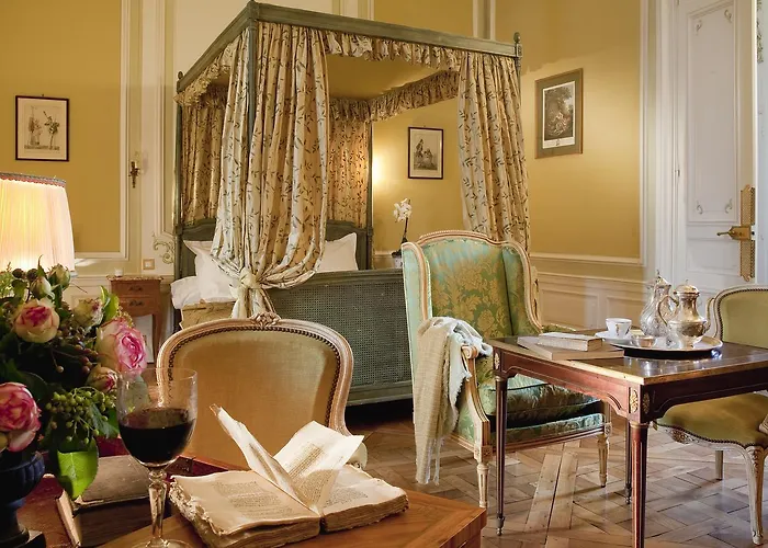 מלון Chateau Colbert