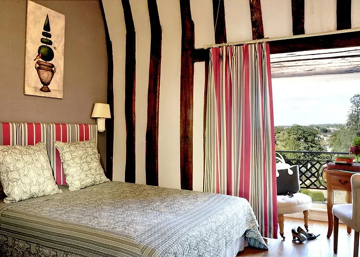 מלון Chateau Colbert 3*